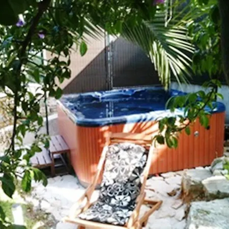 Villa Klara - Apartmani 50 Metara Od Plaze